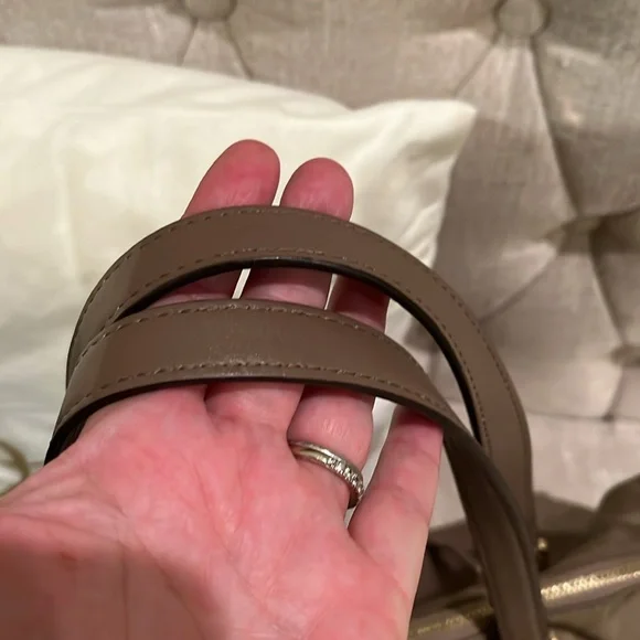 MICHAEL KORS bag large tan:khaki color so much room ! - Picture 5 of 12